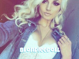BlondieeDoll Miss Gros Seins