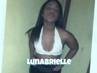 Luna_Brielle