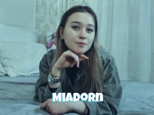 MiaDorn Miss Gros Seins