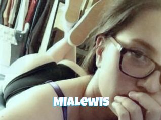 Mia_Lewis