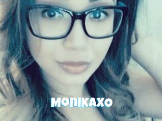 MonikaXO