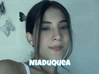 niaduquea Miss Gros Seins