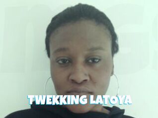 TWEKKING_LATOYA