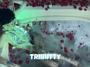 triinitty Miss Gros Seins