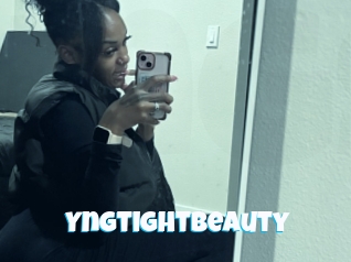 yngtightbeauty Miss Gros Seins